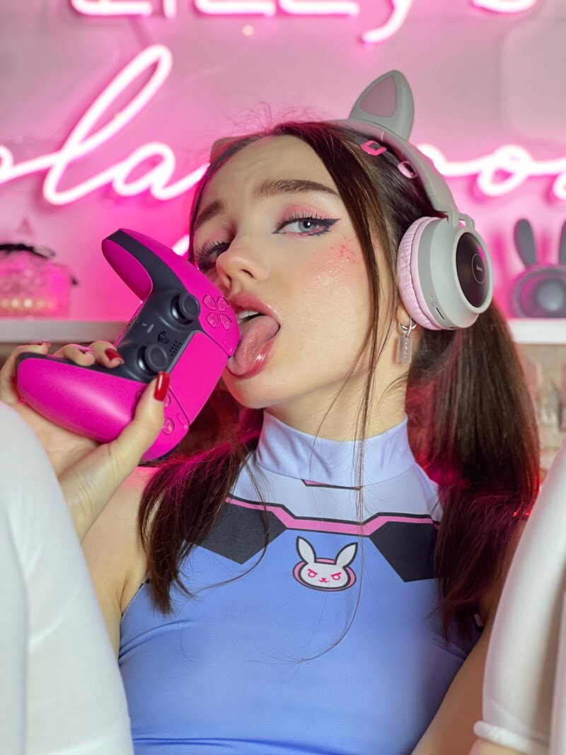 Exclusive photo of beautiful Anime by Cosplay💜Lizzie (@CosplayLizzie) and real Ahegao, Fetish and Cosplay