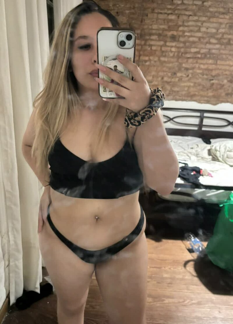Exclusive photo of beautiful Amateur by Alisha stark (@alishastark) and real Mirror and OnlyFans