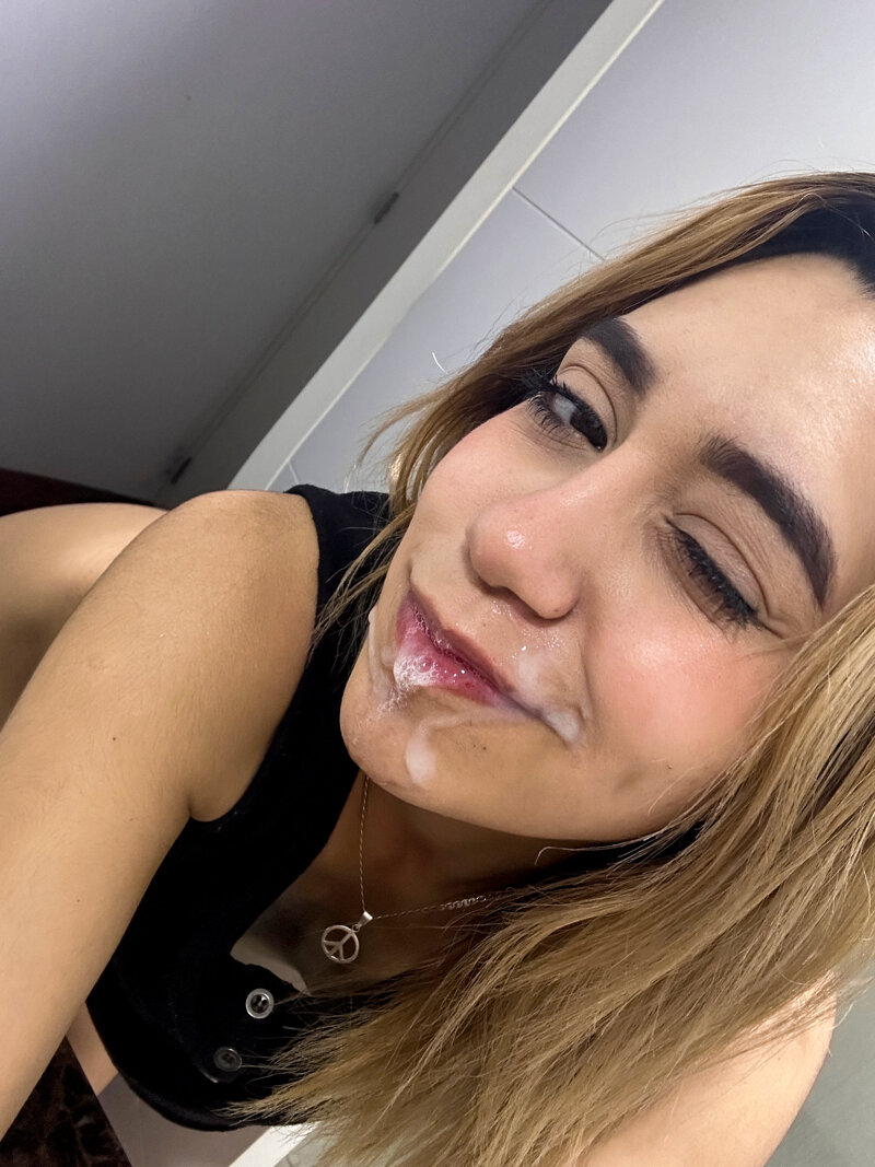 Exclusive photo of beautiful Babe by Artemis Carmona (@artemiscarmona) and real Cum, Facial and Cute