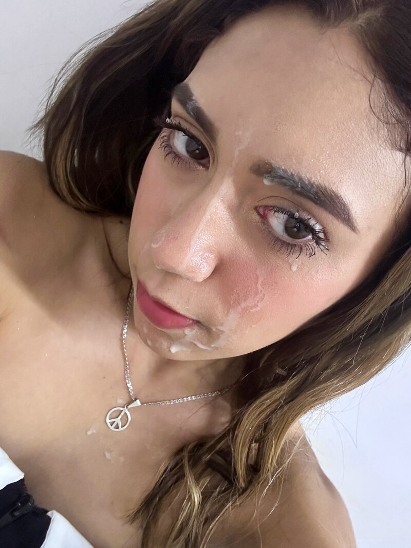 Exclusive photo of beautiful Babe by Artemis Carmona (@artemiscarmona) and real Cum and Cute