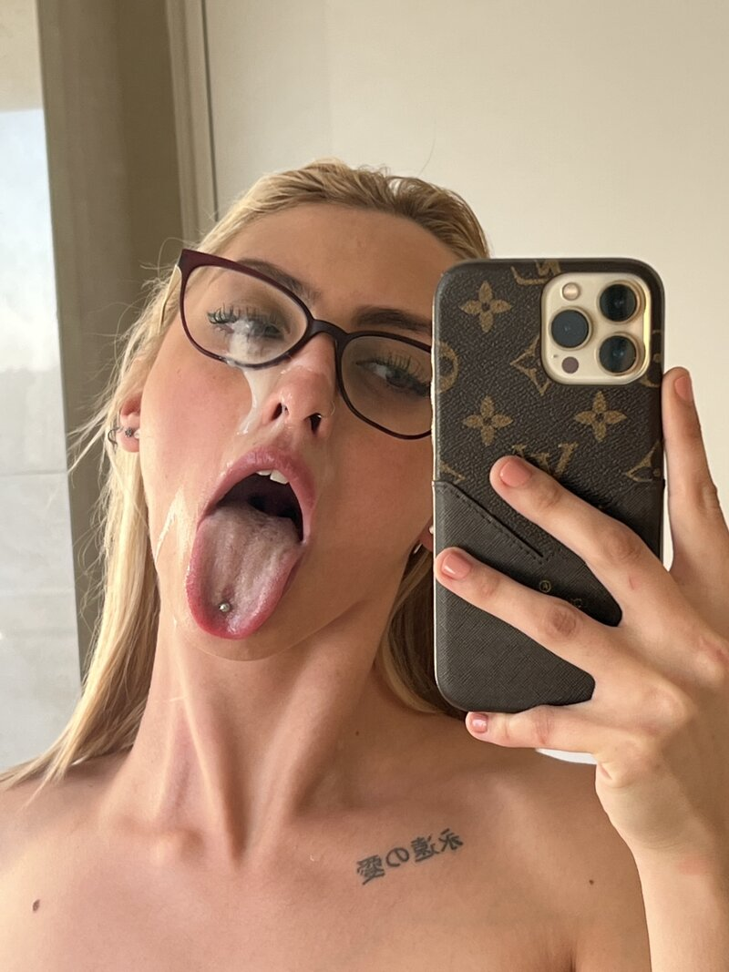 Exclusive photo of beautiful Amateur by BABY DOLL👸🏼 (@babydollxl) and real Blonde and Non-nude