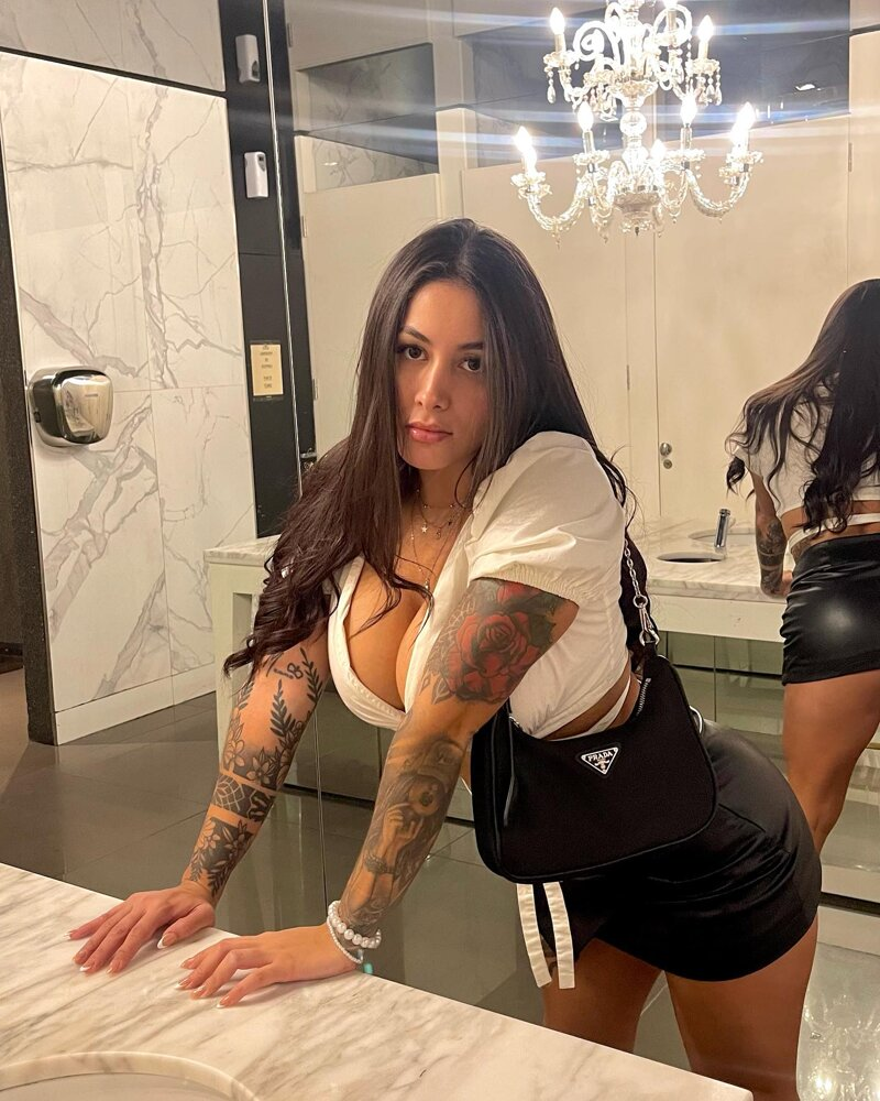 Exclusive photo of beautiful Brunette by Brisa Latina (@brisalatinaa) and real OnlyFans and Sexy
