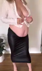 pregnant-milfs photo 3