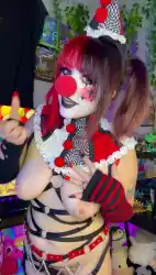 clown-girls photo 1