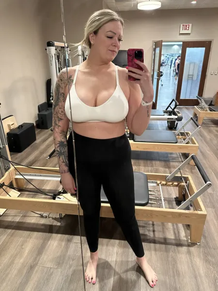 amateur-blonde-braless-16