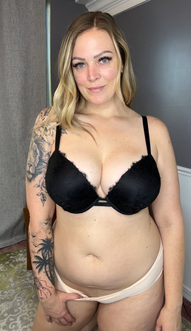 Exclusive photo of beautiful Big Tits by Haley | 6'3 Big Titty Blonde 🍒🩷 (@haleyonlyxo) and real Blonde and Body