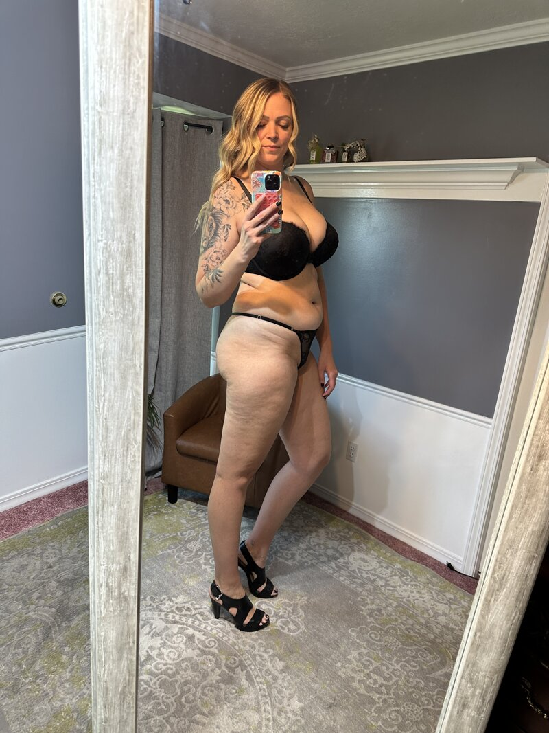 Exclusive photo of beautiful Blonde by Haley | 6'3 Big Titty Blonde 🍒🩷 (@haleyonlyxo) and real Curly Hair and Legs