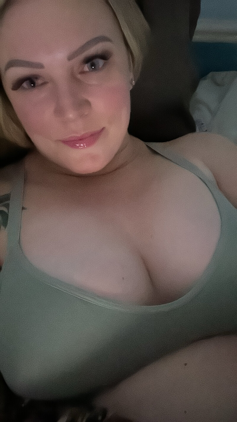 Exclusive photo of beautiful Big Tits by Haley | 6'3 Big Titty Blonde 🍒🩷 (@haleyonlyxo) and real Boobs and Blonde