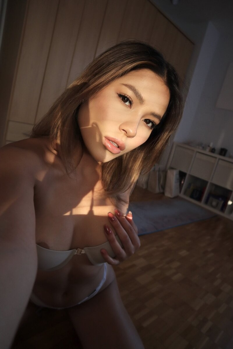 Exclusive photo of beautiful Asian by Hotami 🌸 (@hotami_pember) and real Nipples and Petite