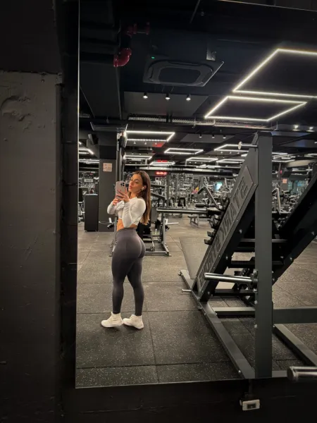girls-in-yoga-pants photo 3