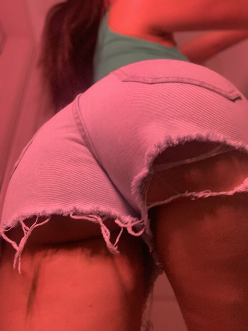 Exclusive photo of beautiful Ass by Mia 💖 (@miapaid1) and real Amateur, Booty and Big Ass