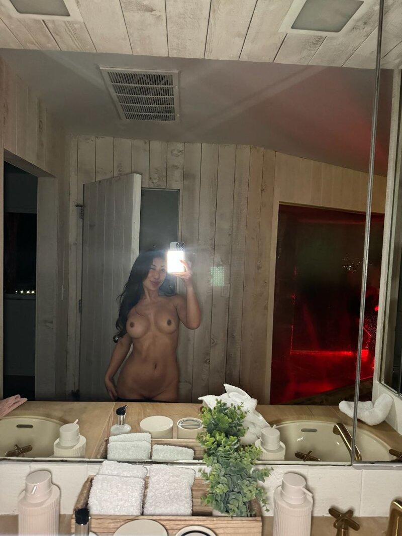 Exclusive photo of beautiful Amateur by Nicole Doshi 💗 (@nicoledoshi) and real Asian and Boobs