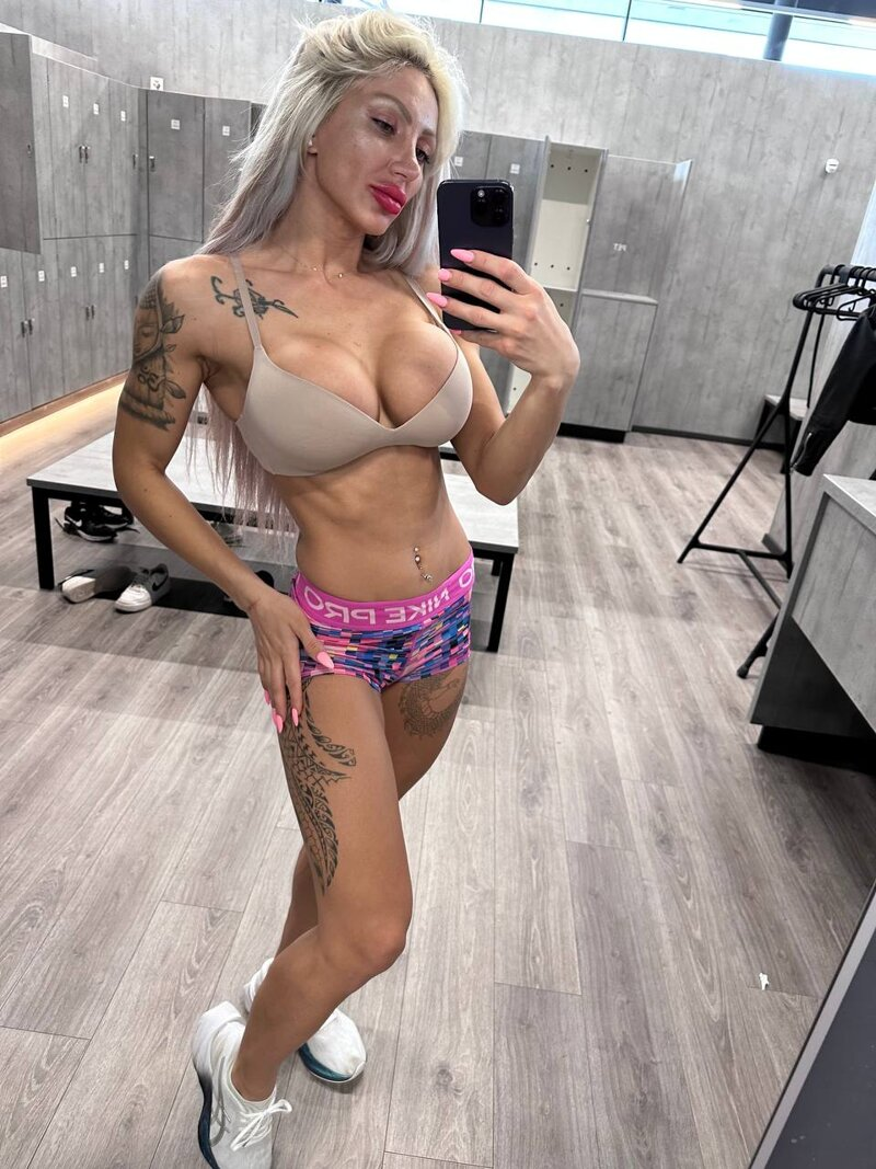 Exclusive photo of beautiful Amateur by Nina Coxxx (@ninacoxxx) and real POV and Selfie