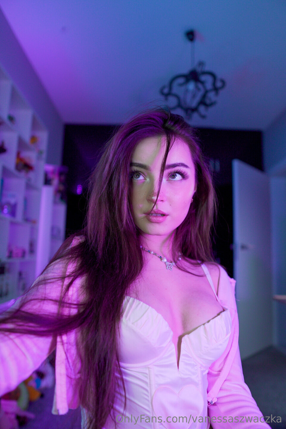 Exclusive photo of beautiful Big Tits by OnlyFans Leaks (@of-leaks) and real Busty and Bra