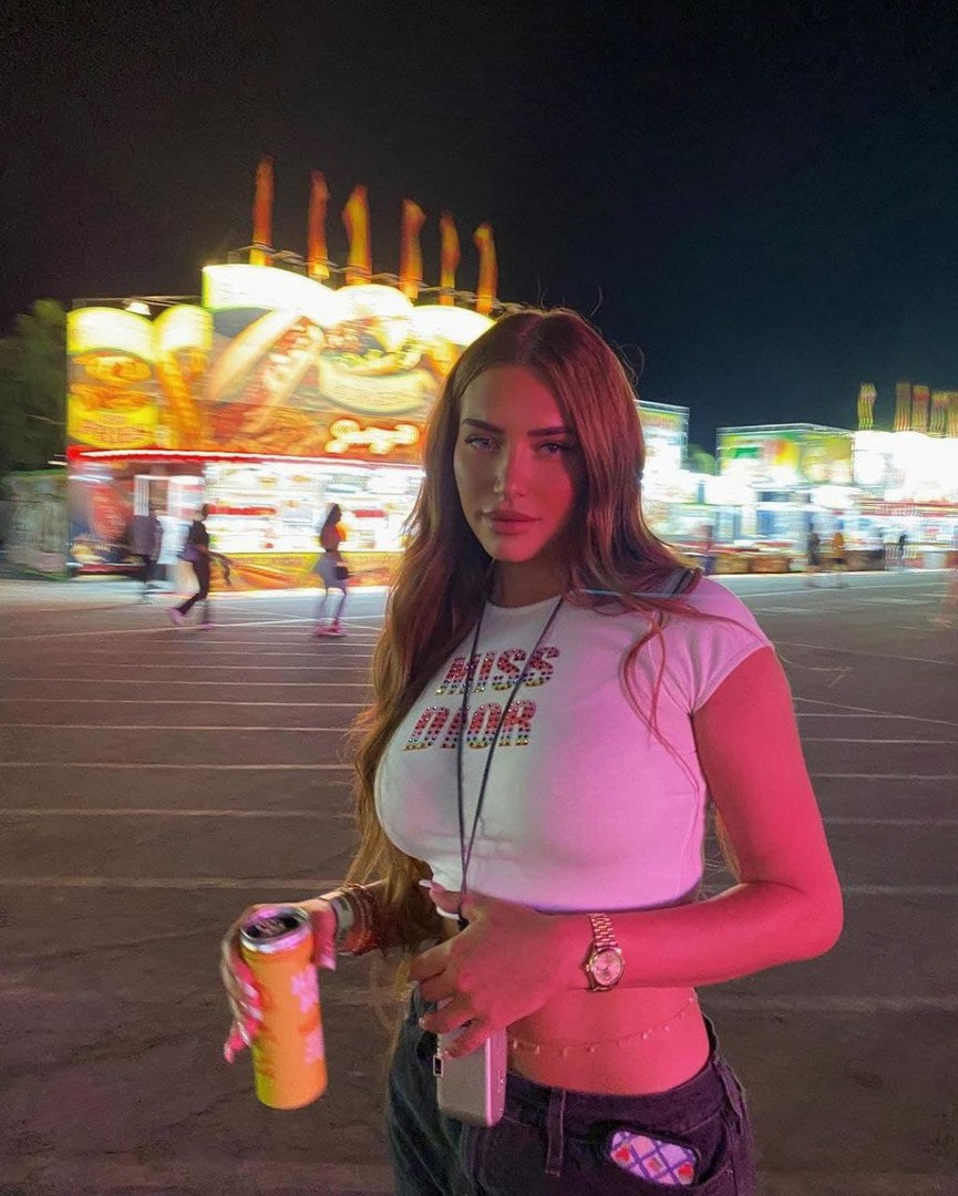 Exclusive photo of beautiful Jeans by Only Girls (@only-girls) and real Outdoor and Night