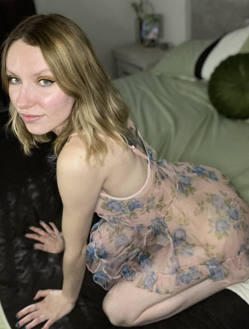 Exclusive photo of beautiful Amateur by Peach 🍑 (@peachesandcream97) and real OnlyFans and Solo