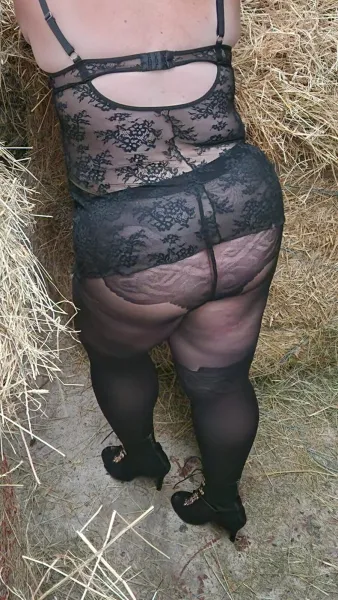 legs-from-behind photo 1