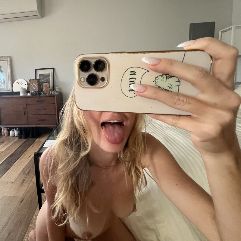 Exclusive photo of beautiful Amateur by sandyrose_xx 😇😈 (@sandyrose_xx) and real Boobs and Blonde