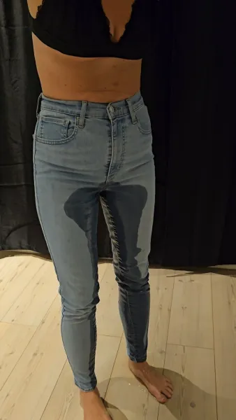 bra-dripping-jeans