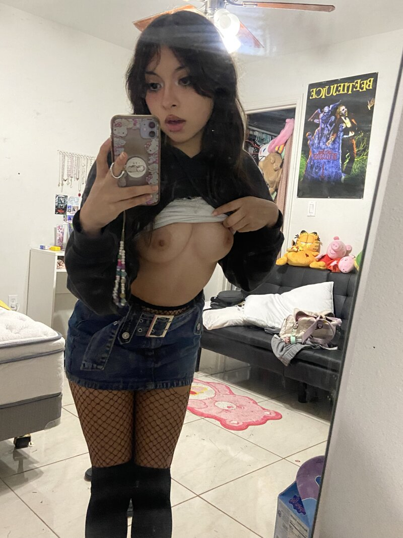 Exclusive photo of beautiful Amateur by Emma Fosterson (@sizequeen404.exe) and real Boobs and Cute