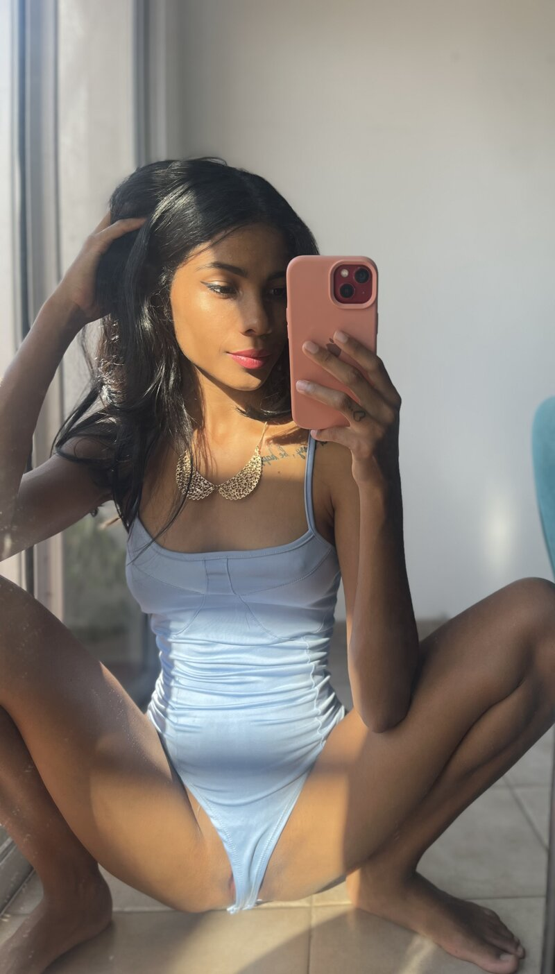 Exclusive photo of beautiful Amateur by Angeles (@tropicalangeles) and real Boobs and Brunette