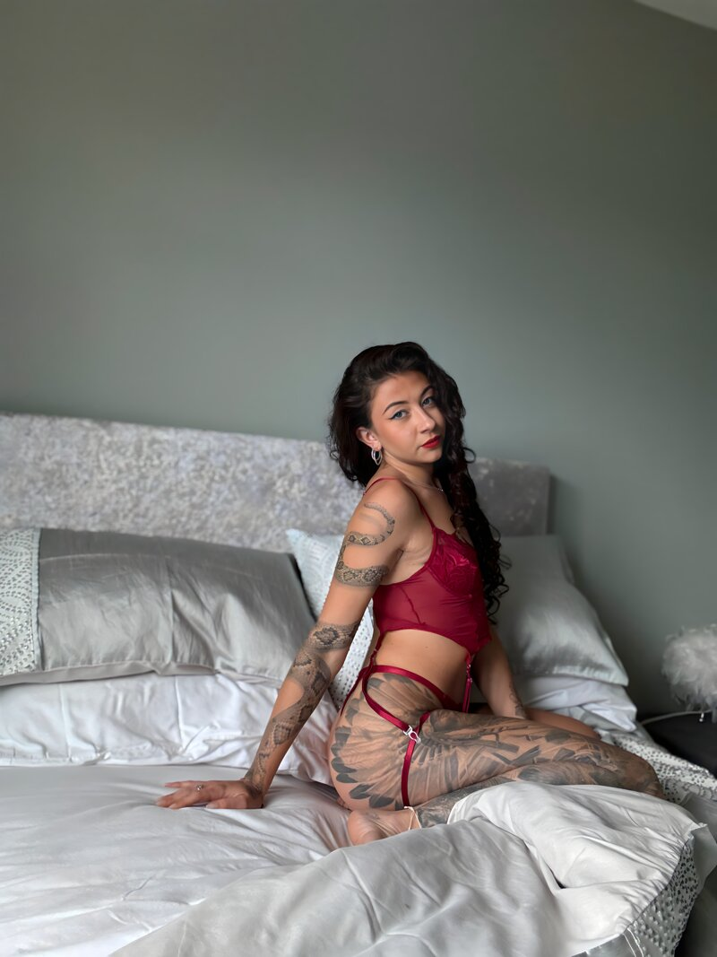 Exclusive photo of beautiful Brunette by Goddess Violette👸🏻💜 (@violettegoddess) and real Babe, Cheat and Cheating