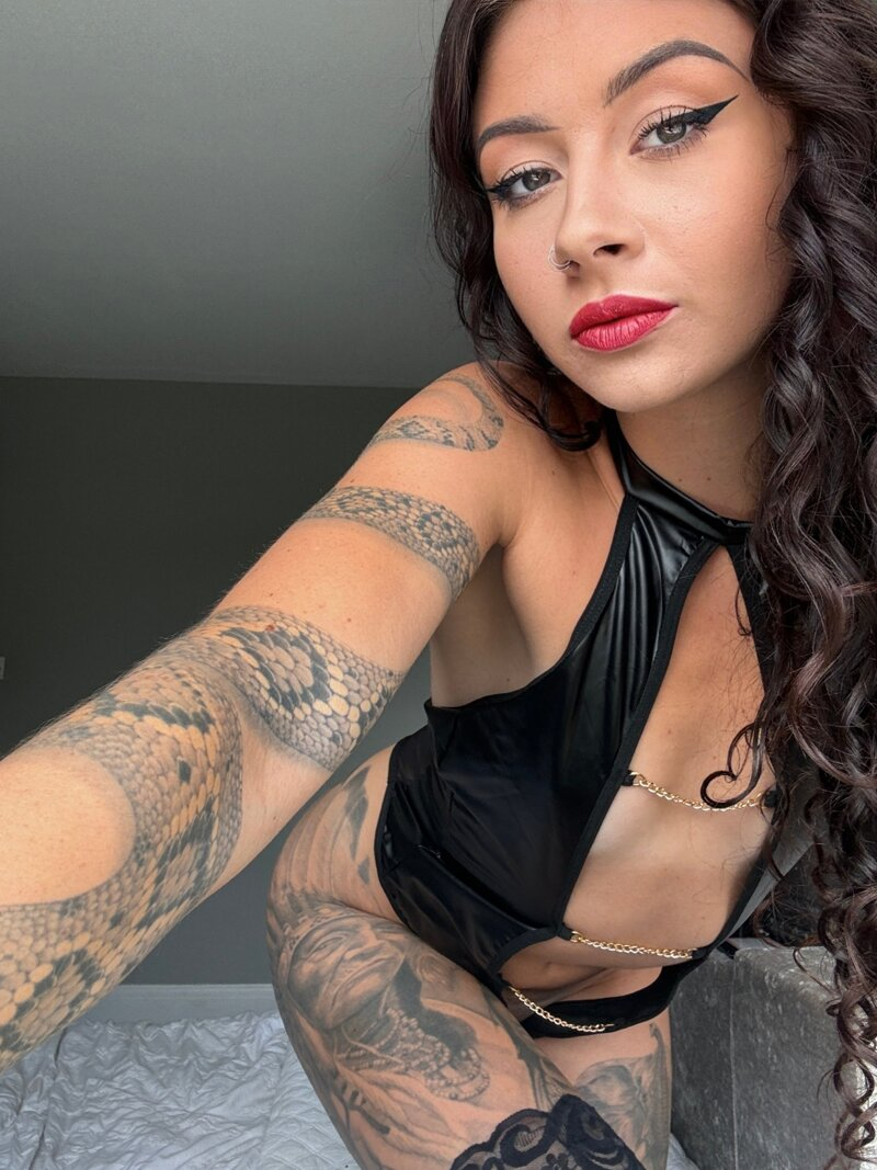 Exclusive photo of beautiful Babe by Goddess Violette👸🏻💜 (@violettegoddess) and real Curly Hair and Domina