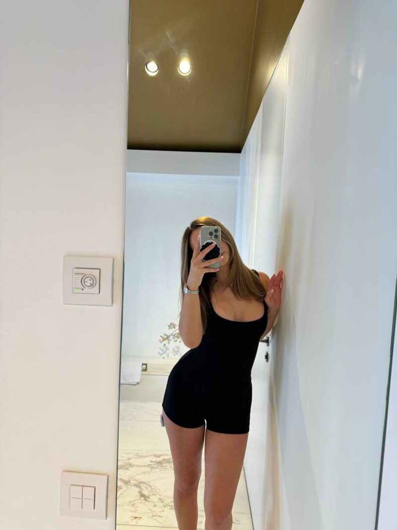 Exclusive photo of beautiful Cleavage by zhara 😇 (@zharajuicyy) and real Clothed, Mask and Mirror