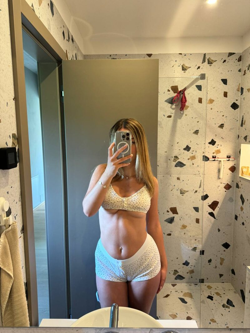 Exclusive photo of beautiful Amateur by zhara 😇 (@zharajuicyy) and real Blonde and Babe