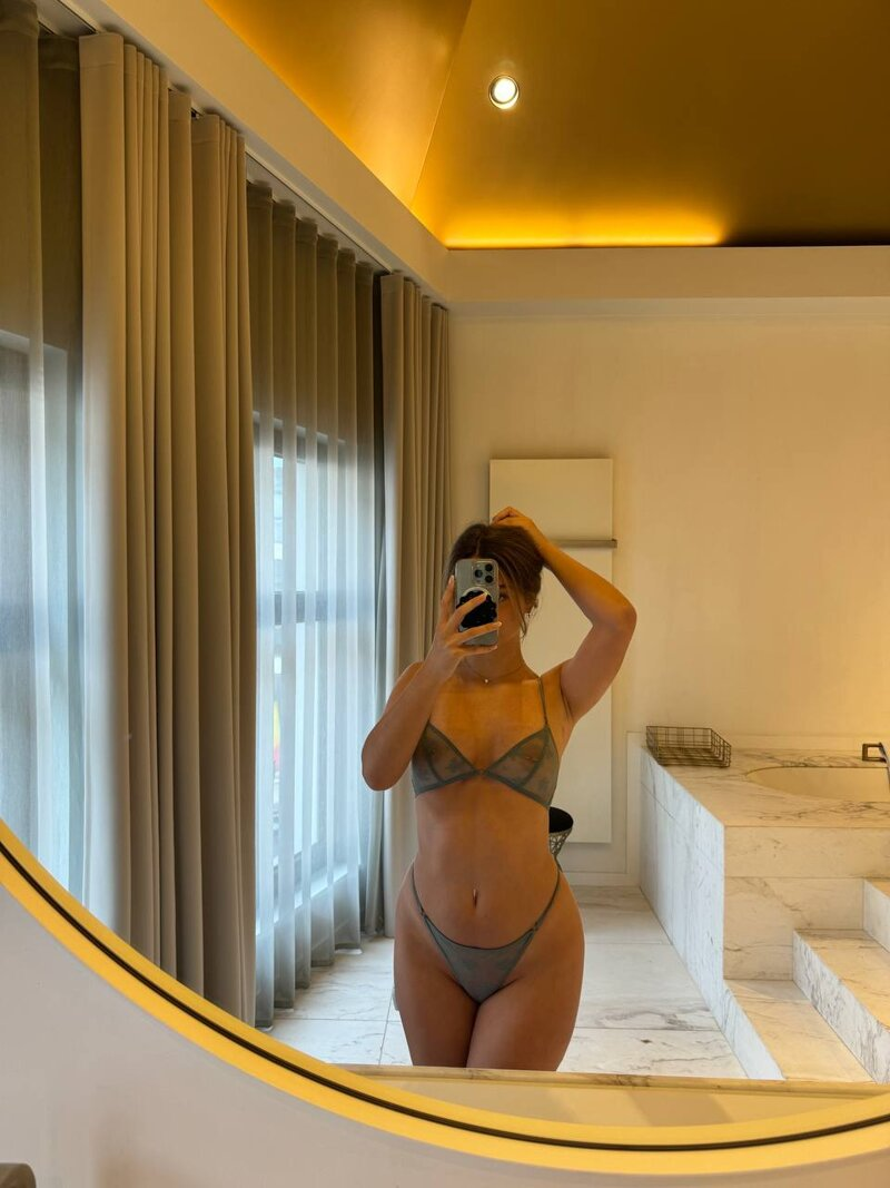 Exclusive photo of beautiful Amateur by zhara 😇 (@zharajuicyy) and real Body and Cute